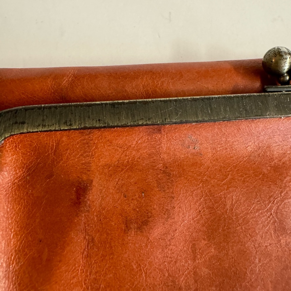 Vtg. Hobo orange billfold leather wallet with kiss and magnetic closures. - Picture 8 of 11
